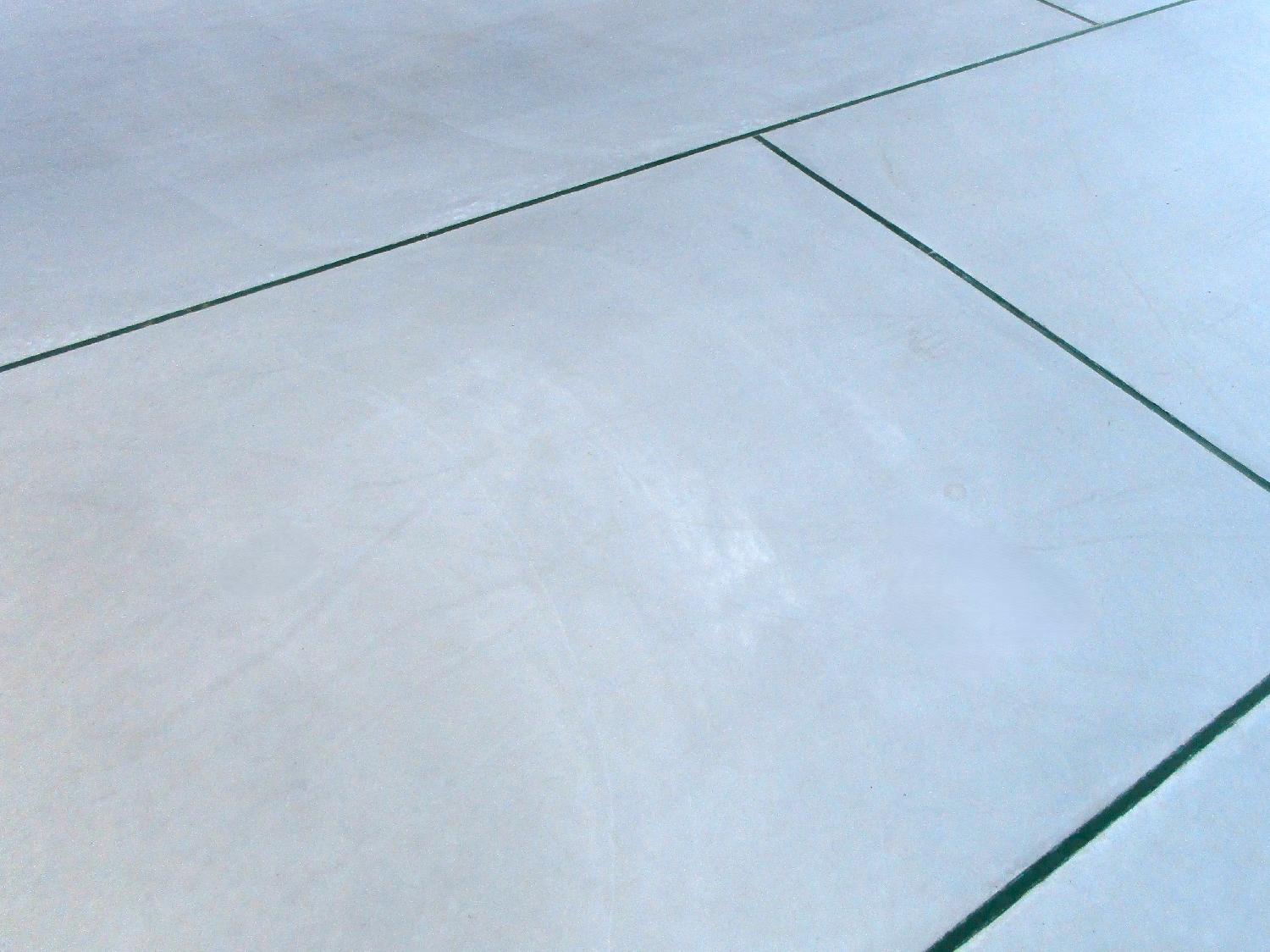 伸縮目地はあえての緑に！